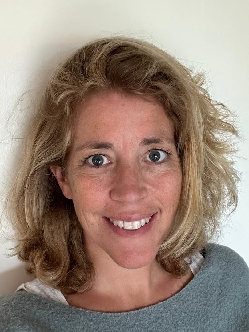 Photo de Nathalie Van Der Straten, Facilitatrice certifiée Access Consciousness®, spécialisée en Access Bars®, Access Facelift® et processus corporels.​ au centre de bien-être 6Dimensions à Wavre